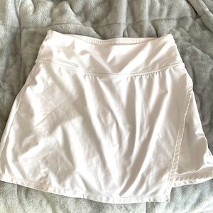 Athleta white tennis skirt, size xs